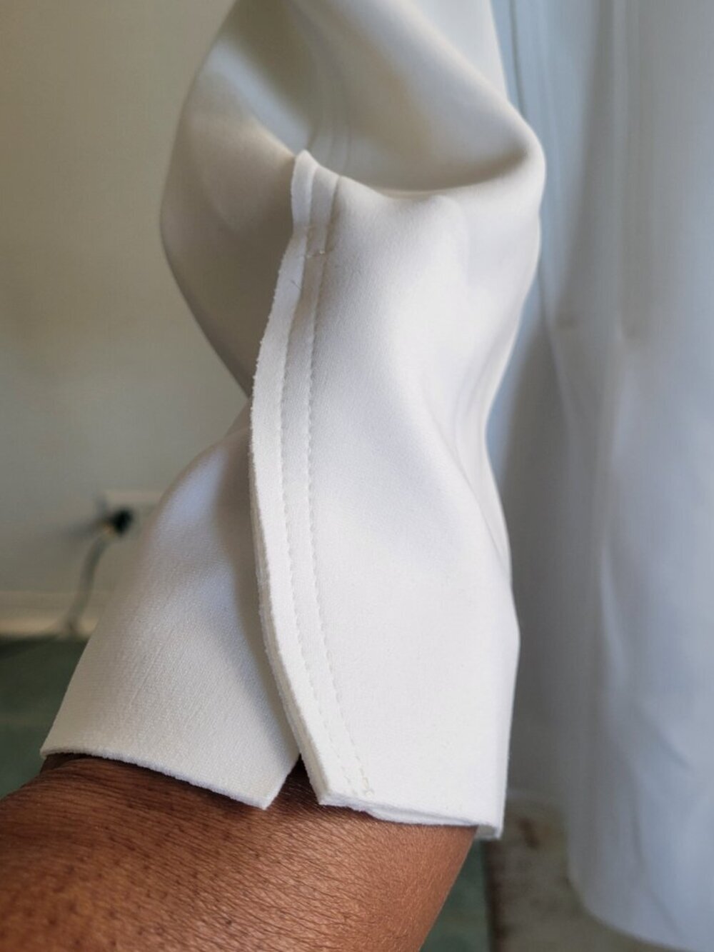 Norma Kamali Long-Sleeve Pure White V-Neck Single-Breasted Jumpsuit - Picture 11 of 16